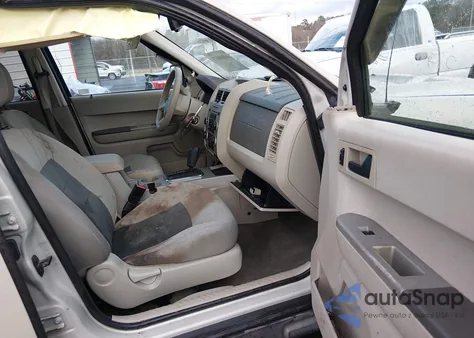 2008 Ford Escape Xlt z USA, uszkodzony, nr VIN 1FMCU031X8KC15810